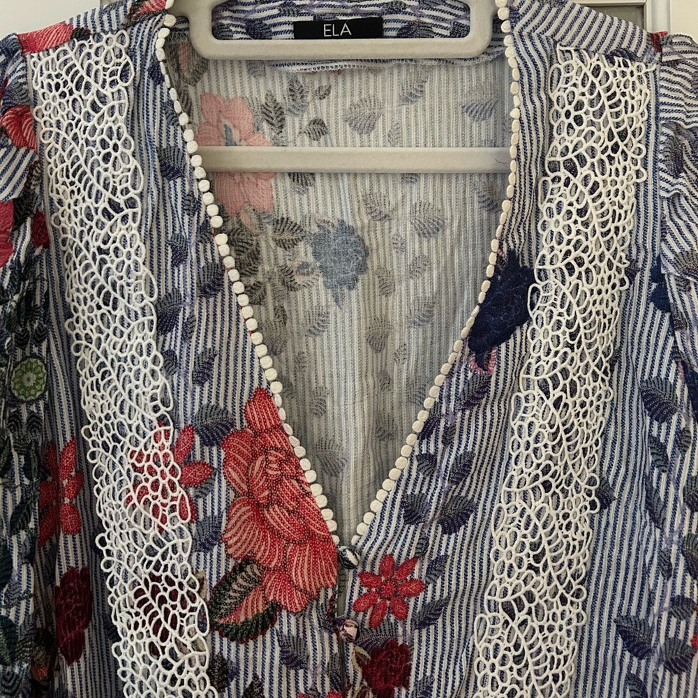 ELA Floral Embroidered Blouse Size XS - Picture 2 of 9